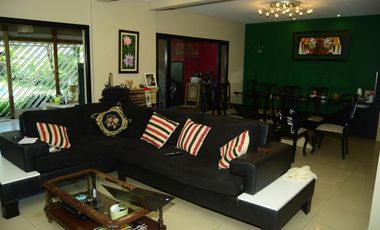 Casa con 9 ambientes y jardín en Agronomia