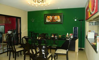Casa con 9 ambientes y jardín en Agronomia