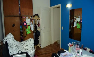 Casa con 9 ambientes y jardín en Agronomia