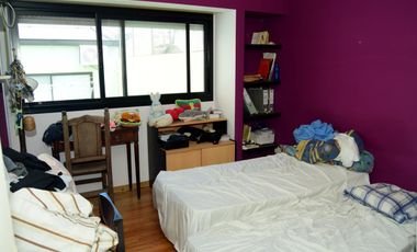 Casa con 9 ambientes y jardín en Agronomia