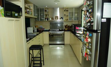Casa con 9 ambientes y jardín en Agronomia