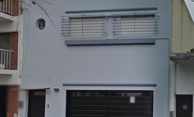 Casa con 9 ambientes y jardín en Agronomia