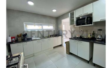 Moderna casa parcela consolidado condominio Rebajada