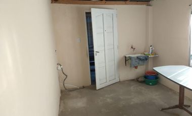 Casa de 3 ambientes en Quilmes Este.