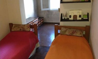 Casa de 3 ambientes en Quilmes Este.