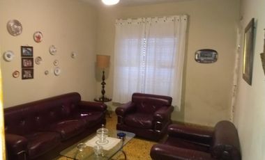 Casa de 3 ambientes en Quilmes Este.