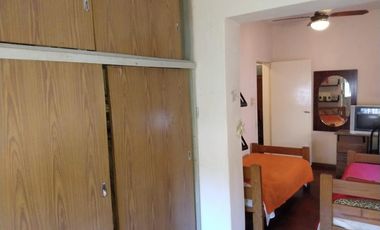 Casa de 3 ambientes en Quilmes Este.