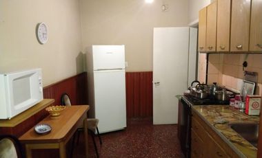 Casa de 3 ambientes en Quilmes Este.