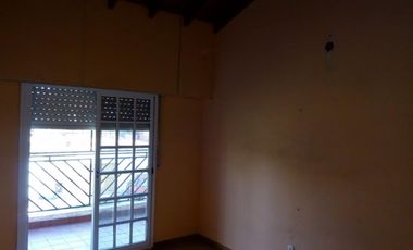 CASA AL FRENTE MUY BUEN ESTADO