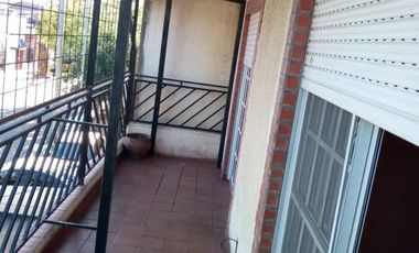 CASA AL FRENTE MUY BUEN ESTADO