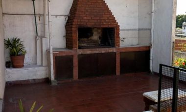 CASA AL FRENTE MUY BUEN ESTADO