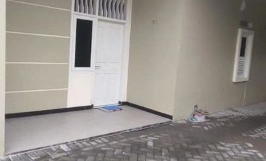 Rumah Kutisari STRATEGIS hadap timur