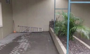 Rumah Kutisari STRATEGIS hadap timur