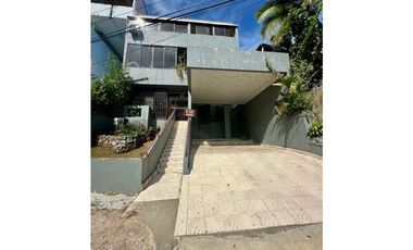 GANGA - SE VENDE CASA DE 3 NIVELES EN LOS ANGELES AM