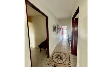 GANGA - SE VENDE CASA DE 3 NIVELES EN LOS ANGELES AM