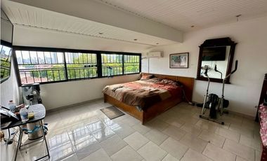 GANGA - SE VENDE CASA DE 3 NIVELES EN LOS ANGELES AM