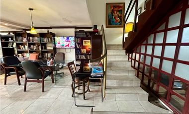 GANGA - SE VENDE CASA DE 3 NIVELES EN LOS ANGELES AM