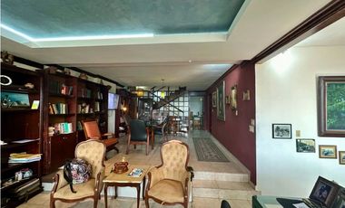 GANGA - SE VENDE CASA DE 3 NIVELES EN LOS ANGELES AM