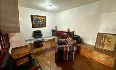 GANGA - SE VENDE CASA DE 3 NIVELES EN LOS ANGELES AM