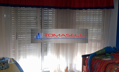 VENTA - TAPIALES - EXCELENTE CASA 7 AMBIENTES - DETALLES DE CATEGORIA - SE TOMARIA DEPTO. EN PARTE DE PAGO