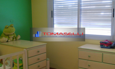 VENTA - TAPIALES - EXCELENTE CASA 7 AMBIENTES - DETALLES DE CATEGORIA - SE TOMARIA DEPTO. EN PARTE DE PAGO