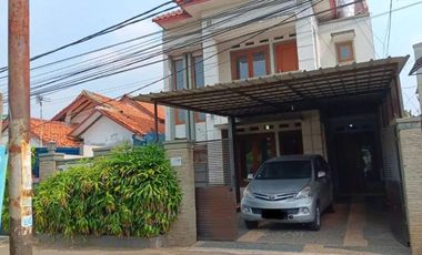 Rumah Luas 3 KT 10 Menit ke Cinere Bellevue Mall Hadap Timur J-38848