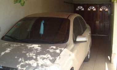 BURZACO: IMPONENTE DUPLEX C/GARAGE CUBIERTO,FONDO Y AMPLIO QUINCHO (opcional DEPTO EXTERNO)**IMPECABLE **