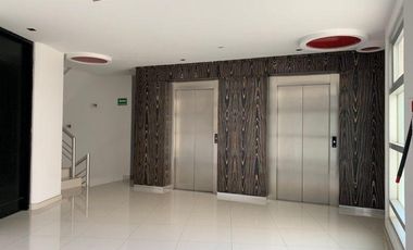 Oficina de 97 m² y 2 privados sobre Av. Urano cerca de Plaza Mocambo