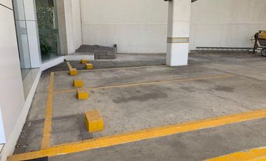 Oficina de 97 m² y 2 privados sobre Av. Urano cerca de Plaza Mocambo