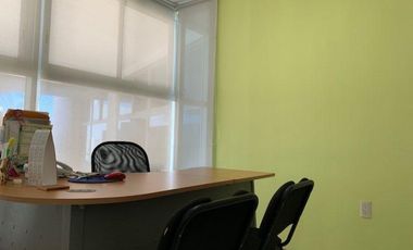 Oficina de 97 m² y 2 privados sobre Av. Urano cerca de Plaza Mocambo