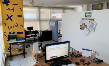 Oficina de 97 m² y 2 privados sobre Av. Urano cerca de Plaza Mocambo