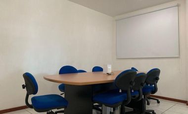 Oficina de 97 m² y 2 privados sobre Av. Urano cerca de Plaza Mocambo