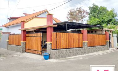 Rumah 2 Lantai Luas 241 di Letjen Sutoyo Lowokwaru Malang