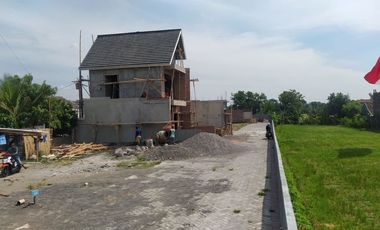 ( Promo Awal September ) Rumah Baru Lokasi Strategis di Colomadu