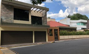 CASA EN VENTA EN CLUB DE GOLF LAS FUENTES, VISTA AL GREEN Y AMPLIO JARDÍN !