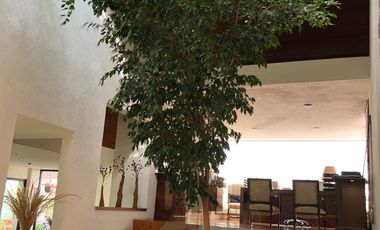 CASA EN VENTA EN CLUB DE GOLF LAS FUENTES, VISTA AL GREEN Y AMPLIO JARDÍN !