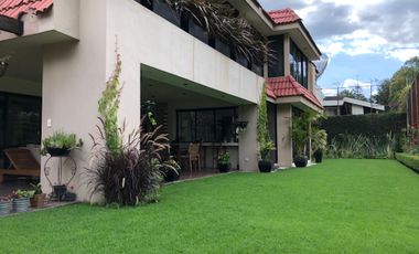 CASA EN VENTA EN CLUB DE GOLF LAS FUENTES, VISTA AL GREEN Y AMPLIO JARDÍN !