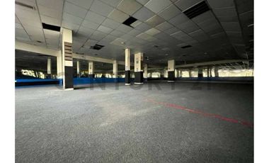 ARRIENDO AMPLIO LOCAL COMERCIAL  703 MT2, STGO CENTRO