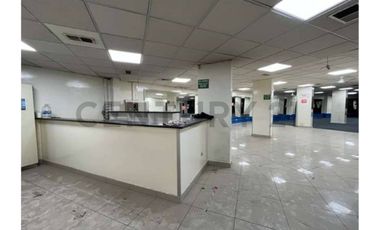 ARRIENDO AMPLIO LOCAL COMERCIAL  703 MT2, STGO CENTRO
