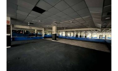 ARRIENDO AMPLIO LOCAL COMERCIAL  703 MT2, STGO CENTRO