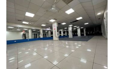 ARRIENDO AMPLIO LOCAL COMERCIAL  703 MT2, STGO CENTRO