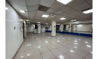 ARRIENDO AMPLIO LOCAL COMERCIAL  703 MT2, STGO CENTRO
