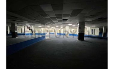 ARRIENDO AMPLIO LOCAL COMERCIAL  703 MT2, STGO CENTRO