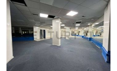 ARRIENDO AMPLIO LOCAL COMERCIAL  703 MT2, STGO CENTRO