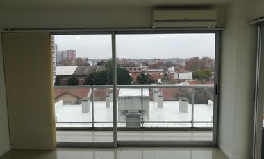 EXCELENTE DEPARTAMENTO 3 AMB CON COCHERA CUBIERTA , EDIFICO SYRAH , IMPECABLE , AV. CENTENARIO 2360