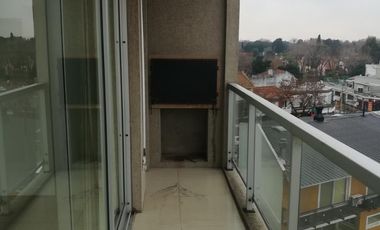 EXCELENTE DEPARTAMENTO 3 AMB CON COCHERA CUBIERTA , EDIFICO SYRAH , IMPECABLE , AV. CENTENARIO 2360