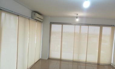 EXCELENTE DEPARTAMENTO 3 AMB CON COCHERA CUBIERTA , EDIFICO SYRAH , IMPECABLE , AV. CENTENARIO 2360