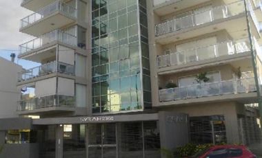 EXCELENTE DEPARTAMENTO 3 AMB CON COCHERA CUBIERTA , EDIFICO SYRAH , IMPECABLE , AV. CENTENARIO 2360