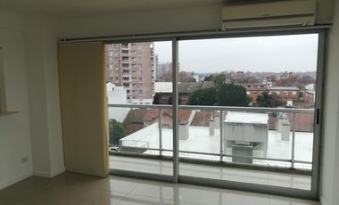 EXCELENTE DEPARTAMENTO 3 AMB CON COCHERA CUBIERTA , EDIFICO SYRAH , IMPECABLE , AV. CENTENARIO 2360