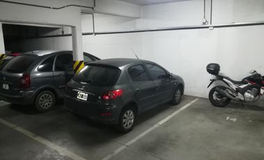 EXCELENTE DEPARTAMENTO 3 AMB CON COCHERA CUBIERTA , EDIFICO SYRAH , IMPECABLE , AV. CENTENARIO 2360